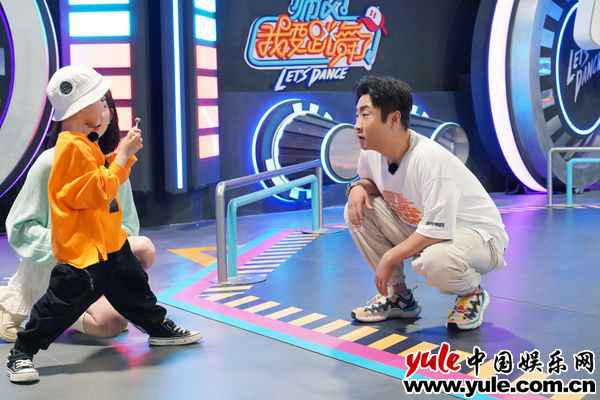 《这就是街舞》乔杉与萌娃齐舞大秀 B-boy杉舞魂觉醒