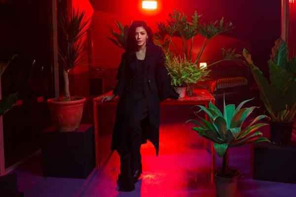 艾怡良都会大人式歌曲《一整夜》MV上线 展现若即若离都市游戏