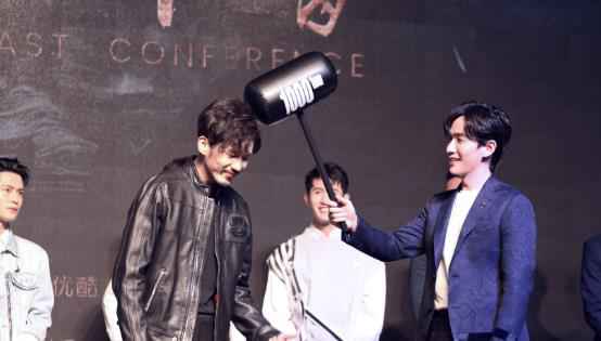 朱一龙亮相《镇魂》开播发布会 宜古宜今获封“眼技派”