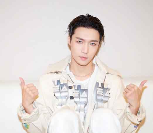 张艺兴与肖战互关 粉丝直呼两个天秤帅哥交朋友了