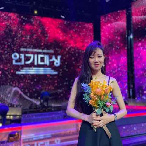 孔晓振与姜河那重现甜蜜瞬间！《山茶花开时》成KBS今年最大赢家