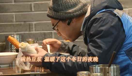 《此时此刻》代驾者一天两份工昼夜无休却甘之如饴