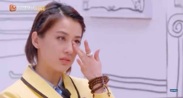 “黄圣依安迪”登上微博热搜第一,黄圣依表态要做真正的超人妈妈