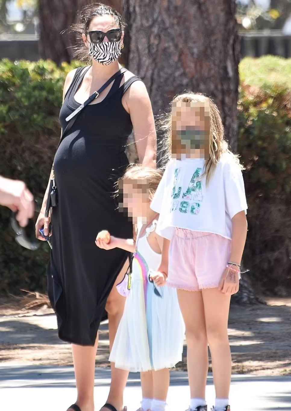 盖尔加朵怀孕外出曝光 素颜入镜美到发光