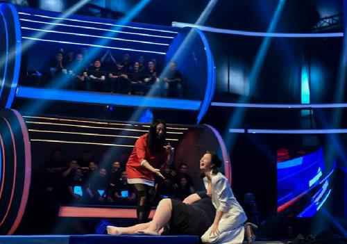 《机会来了》曹颖倪虹洁合力对抗360斤摔角手