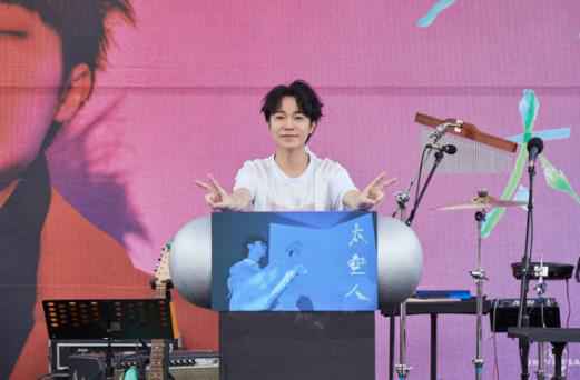 吴青峰《太空人》握唱会圆满落幕 加码演唱新专辑歌曲安可