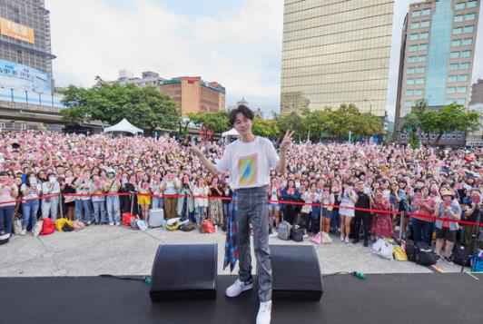 吴青峰《太空人》握唱会圆满落幕 加码演唱新专辑歌曲安可