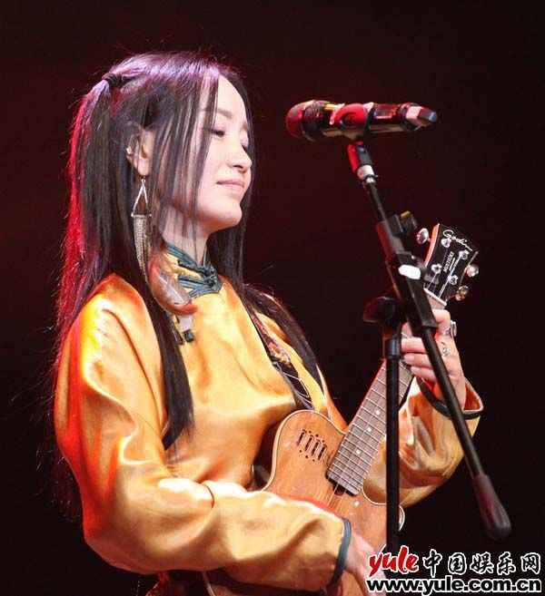 斯琴格日乐新单《花儿为什么这样红》正式上线 音乐着的人何其幸运