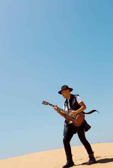 义拉拉塔首发中文单曲《撒野》 摇滚曲风诠释自由梦行者