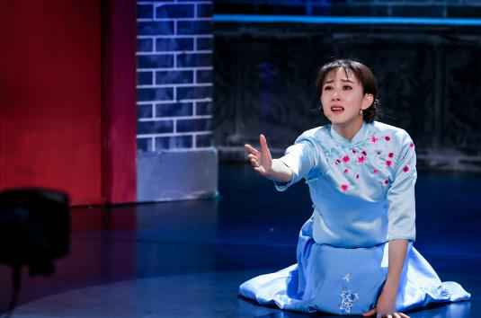 《青春同学会》中戏96班致敬《大宅门》,韩东君重现《无间道》天台PK