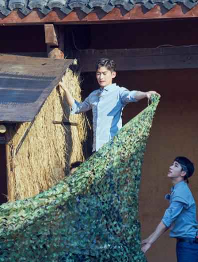 杜江眼神坚毅展硬汉魅力，杨迪秒变“正经脸”引关注（图集）