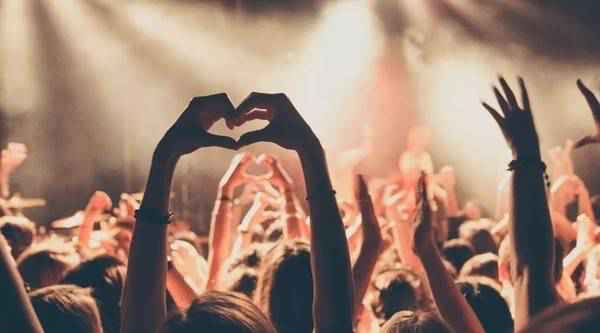 别再养爱豆了 广电总局要求不得播出偶像养成节目