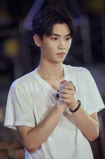 《勇敢的世界》陈乔恩知难而进，以顽强毅力诠释团队真谛