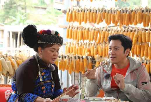 蔡国庆霍尊沿街卖鸡遇滑铁卢 鸡中贵族如何飞出大山？