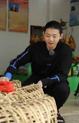 吃鸡一时爽 卖鸡遇难关 蔡国庆、霍尊联手推销云南“飞鸡”