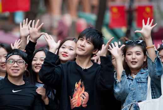 湖南卫视《快乐哆唻咪》三组搭档武汉遇危机