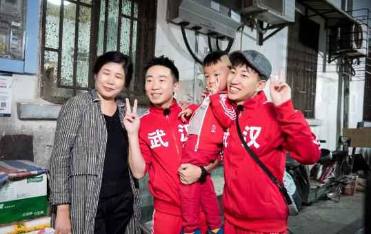 湖南卫视《快乐哆唻咪》三组搭档武汉遇危机