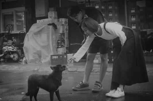 王珞丹与青山周平胡同撸串两个水瓶座的北漂对“家”定义大不同