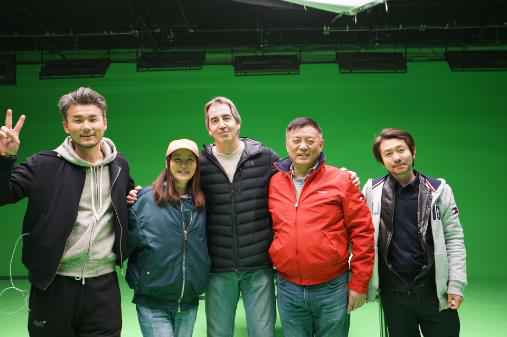 李玉方励远赴美国“摸老虎屁股”《阳光不是劫匪》挑战工业新高度