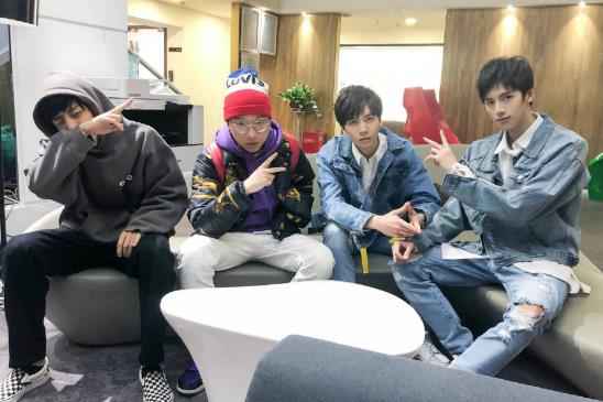 《青春有你》少城训练生精彩演绎《目不转睛》艺能学院尽显二次元反转魅力