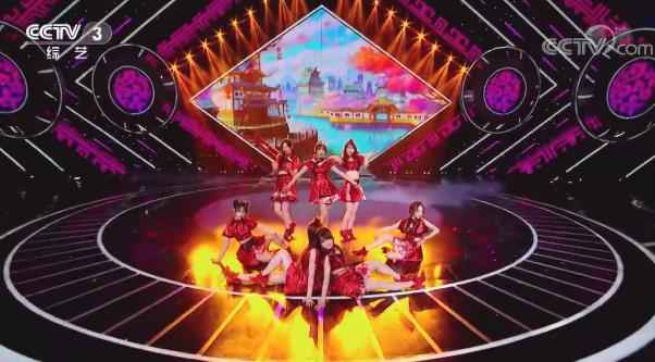 SING女团再战《直通春晚》舞台 “扇舞”版《如梦令》赢得评委赞赏