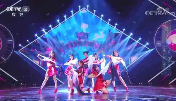 SING女团再战《直通春晚》舞台 “扇舞”版《如梦令》赢得评委赞赏