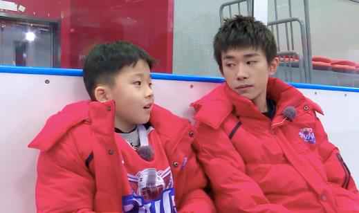 《大冰小将》客场第二站来袭 易烊千玺潘思言谈心 雷佳音变最忙“奶爸”