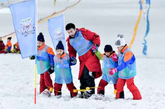 浙江卫视《大冰小将》潘思言当选队长 易烊千玺温柔照顾小将 雷佳音比赛连跪崩溃吐槽：都晃我