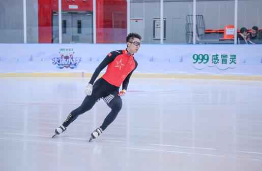 《大冰小将》易烊千玺雷佳音带队迎战“东北联队” 奥运冠军武大靖惊喜加盟 转行打冰球