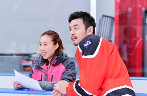 《大冰小将》易烊千玺雷佳音带队迎战“东北联队” 奥运冠军武大靖惊喜加盟 转行打冰球