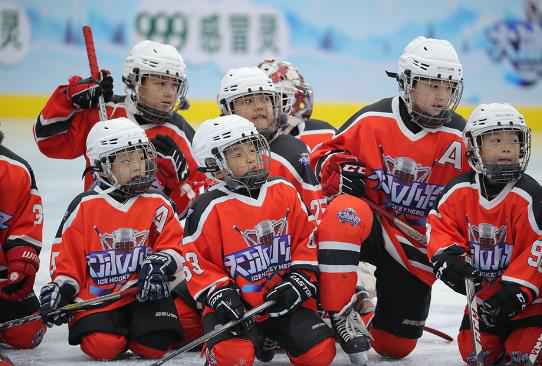 《大冰小将》武大靖携“插班生”打响队内战 易烊千玺雷佳音合演“激将法”