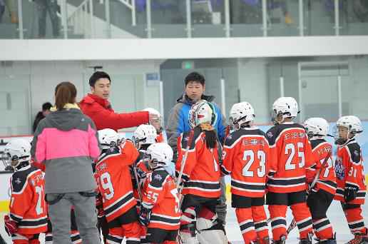 《大冰小将》武大靖携“插班生”打响队内战 易烊千玺雷佳音合演“激将法”