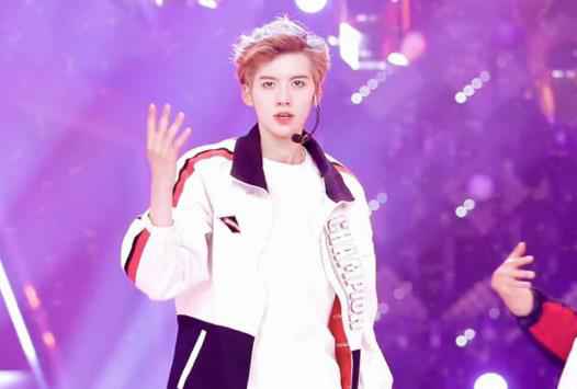 《青春有你》邓超元首次公演登顶Top1 夏瀚宇实力vocal惊艳全场