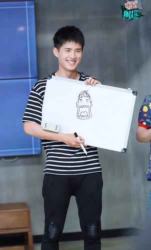 刘昊然化身“抽象画大师” 笔下人物嘴巴占了半张脸