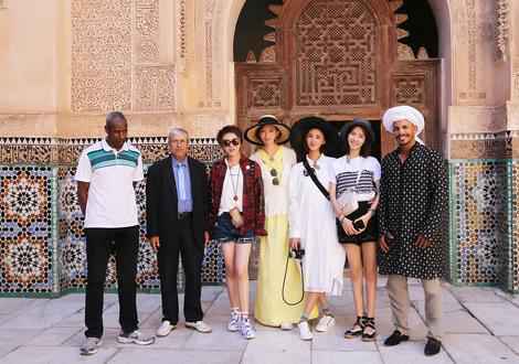 “花样团”秒变“小当家”暖心慰问中国医疗队 张歆艺、金晨遭遇“煤气惊魂”惊声尖叫