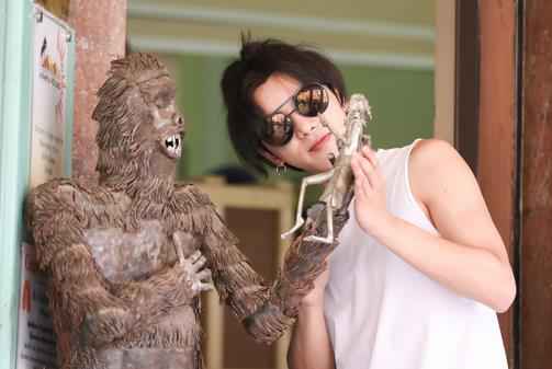 “花样团”秒变“小当家”暖心慰问中国医疗队 张歆艺、金晨遭遇“煤气惊魂”惊声尖叫