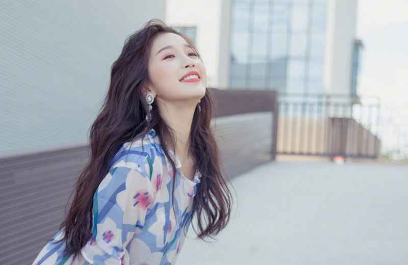 做作女孩虞书欣笑料不断，人送外号快乐小喷泉