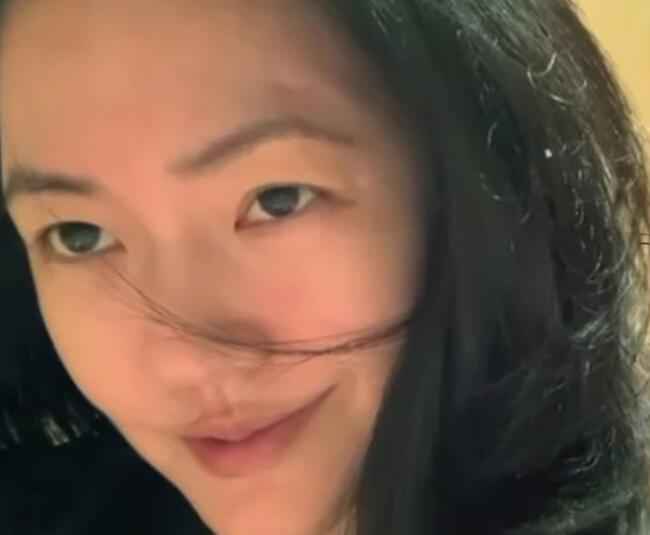 小S喝酒突露魔性诡笑容 胖6公斤崩溃了