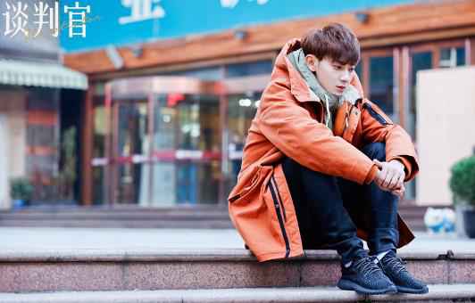 《谈判官》曝“白色梦幻”海报 杨幂黄子韬“绝地反击”