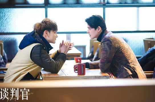 《谈判官》曝三人关系海报 杨幂黄子韬共渡难关