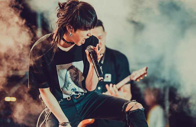 《歌手》男团奇袭萧敬腾成功，太一奇袭华晨宇被赞虽败犹荣