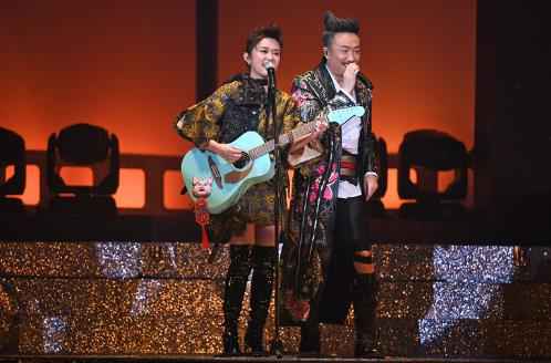 担任郑中基演唱会嘉宾 陈明憙自带猪头像做吉祥物