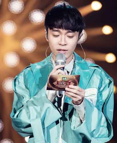 吴青峰《歌手》2019第五期深情诠释《窗外的天气》