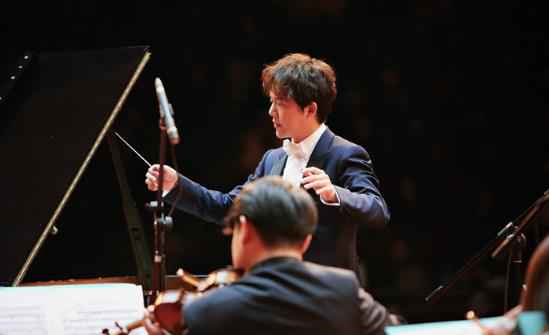 “云指肖邦”南昌站座无虚席 李云迪奏响城市最强音