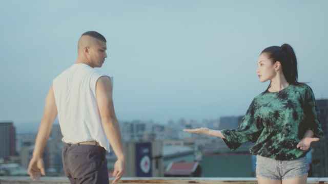 江静新歌《未来》邀张震岳打造 为MV学舞进步神速