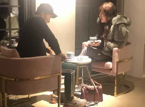 筷子兄弟新曲MV即将上线 肖央新片再穿女装