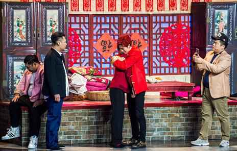 常远《喜剧人》化身国际巨星 造型酷帅引迷妹“舔屏”