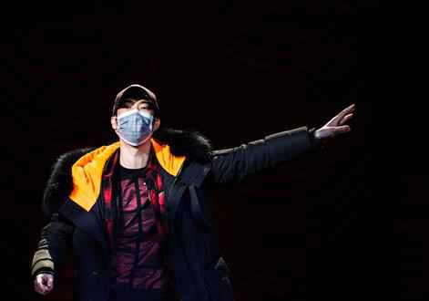 常远《喜剧人》化身国际巨星 造型酷帅引迷妹“舔屏”