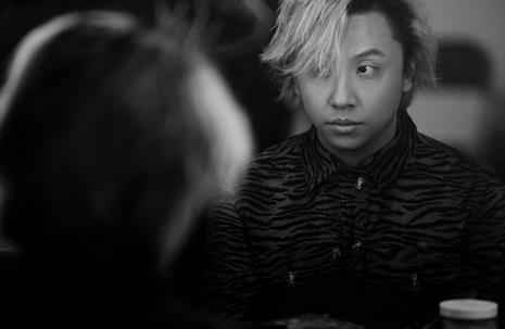 《欢乐喜剧人》迎补位新选手 怪才黄才伦首秀鬼马“踢馆”