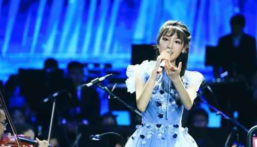 音乐仙子戴韩安妮蓉城国际音乐季开个唱 登中国国际时装周